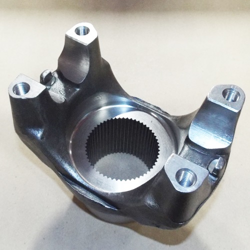 BRIDA DE NUDO CENTRAL TIPO 1/2  LUNA 46 ESTRIAS  USA CRUCETA SPL-170X  ( 61MM INT X 73MM EXT ) PARA KENWORTH T/300 DOBLE TORQUE